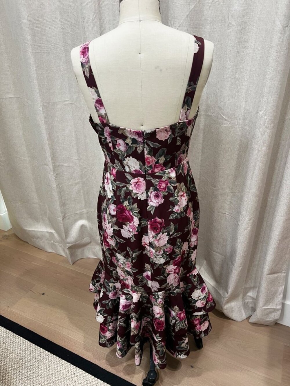FAME + PARTNERS Floral Midi Dress With Ruffle Hem & Button Detail Sz 8 Burgundy - Picture 8 of 10